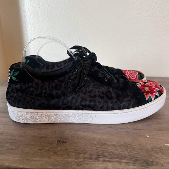 Johnny Was Womens Black Leopard Floral Embroidered Boho Sneakers Size 9.5 - Picture 4 of 9